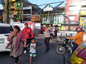 Polsek Berastagi Amankan Arus Lalu Lintas Rombongan Kirab Obor