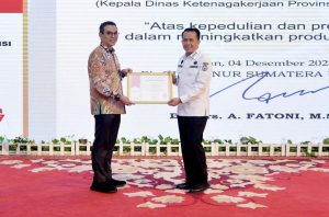 Agus Fatoni Terima Penghargaan Pembina Produktivitas dari Kemenaker