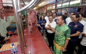 Jelang Nataru, Agus Fatoni Tinjau Harga Bahan Pokok di Pasar Sei Sikambing, HET Masih Stabil