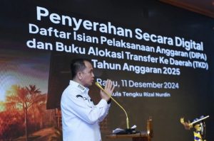 Pj Gubernur Sumut Serahkan DIPA dan TKD Tahun Anggaran 2025