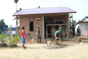 TNI Bangun Rumah Warga Melalui Program TMMD, Mata Pemilik Rumah Berbinar