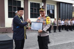 Beri Pelayanan Prima Pengurusan SKCK, Polres Aceh Tengah Terima Penghargaan Dari Bupati