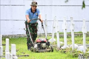 Jelang Peringatan HUT Ke-79 TNI AU, Lanud Pattimura Gelar Karya Bakti di Makam Pahlawan Kapahaha Ambon