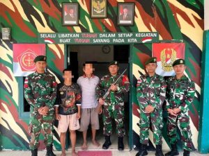Warga Nunukan Serahkan Senjata Api Rakitan ke Satgas Pamtas Yonarmed 11 Kostrad