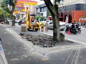 Menyalahi Aturan, Pemko Medan Bongkar Paksa Lahan Parkir Ilegal di Depan Dara Kupi