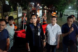 Tanggapi Keluhan Warga, Rico Waas Tinjau Banjir di Jalan Eka Rasmi dan Eka Warni