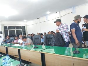 Warga Demo Kantor DPRD Tapteng Minta Copot Manager PLTU Labuhan Angin