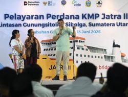 Lepas Pelayaran Perdana KMP Jatra II Gunungsitoli-Sibolga, Bobby Nasution Minta Berantas Kutipan Ilegal di Pelabuhan