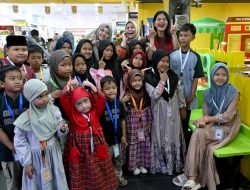 Kahiyang Ayu Traktir Anak-anak Yatim Berbelanja Baju hingga Sepatu Baru