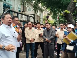 Laporan Ketum Buruh Korban Bom Molotov ‘Tidur’ di Polda Sumut, Ratusan Buruh dan Ormas Geruduk Kantor Gubernur dan DPRD Sumut