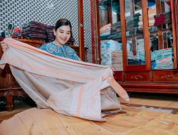 Kahiyang Ayu Kunjungi Rumah Tenun Nadira, Dukung Wastra Khas Tabagsel
