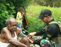 Satgas Yonif 112/DJ Beri Layanan Kesehatan Kepada Masyarakat Papua
