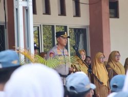 Polres PPU Hadir Sebagai Pembina Upacara Serentak di Sekolah, Wujudkan Generasi Disiplin dan Cinta Tanah Air