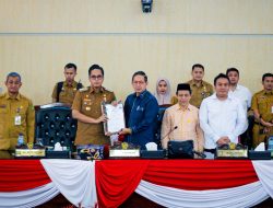 Rico Waas Hadiri Paripurna Pemandangan Umum Fraksi-Fraksi DPRD Medan 