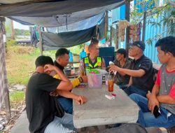 Sat Lantas Polres Pelabuhan Belawan Sosialisasikan Keselamatan Berlalu Lintas kepada Supir Truk