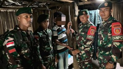 Satgas Yonarmed 12 Kostrad Kembali Terima Senjata Api dari Warga