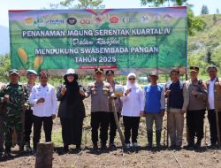 Kapolres Aceh Tengah Tanam Jagung dan Salurkan 230 Sak Beras SPHP untuk Warga