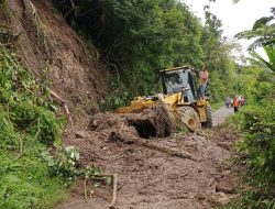 Gerak Cepat BPBD Aceh Tengah Bersihkan Material Longsor, Akses Jalan ke Desa Peseng dan Jaluk Kembali Terbuka