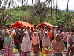 Jumat Berkah, Kapolres Aceh Tengah Salurkan Bantuan untuk Korban Kebakaran di Delung Sekinel