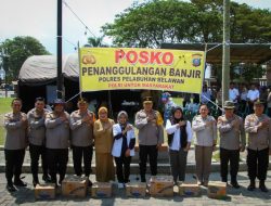 Wakapolda Sumut Serahkan Bantuan Untuk Warga Terdampak di Belawan