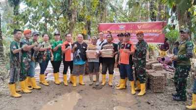 Datang Jauh Dari Medan: Indonesia Hash, Komunitas Sahabat Sosial dan Satkom Korpasgat Bagikan Sembako di Aceh Tamiang