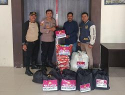 Menembus Isolasi Pascabencana, Polres Aceh Tengah Salurkan Bantuan Pangan dan Pakaian untuk Warga Kampung Jamat
