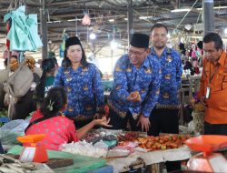 Sekda Bersama Kepala BPS Pakpak Bharat Kunjungi Pasar Tradisional Klohi