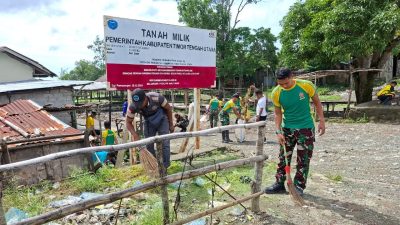 Pasar Ditata, Satgas Pamtas Yonarhanud 2 Kostrad Gelar Karya Bakti di Pasar Sallu