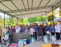 Sekda Pakpak Bharat Salurkan Bantuan ke Penyandang Disabilitas dan Lansia