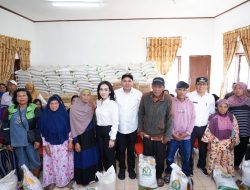 Bupati Pakpak Bharat Hadiri Penyaluran Bantuan Pangan dari Perum BULOG
