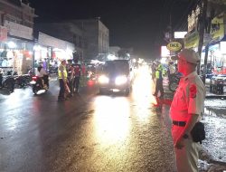 Satlantas Polres Aceh Tengah Amankan dan Pantau Arus Lalu Lintas di Pusat Perbelanjaan Takengon