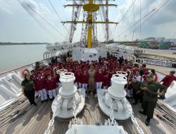 Pemko Medan Ajak Siswa Sekolah Rakyat Naik KRI Bima Suci