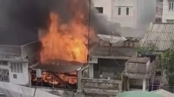 Toko Sparepart Mobil di Jalan Semarang Terbakar