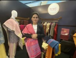Songket Nias Menembus Panggung Busana London Hingga New York AS
