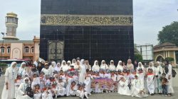 Tanamkan Nilai Religius Sejak Dini: Raudhatul Athfal Bunayya Marelan Ikuti Peragaan Manasik Haji Anak-Anak PAUD 